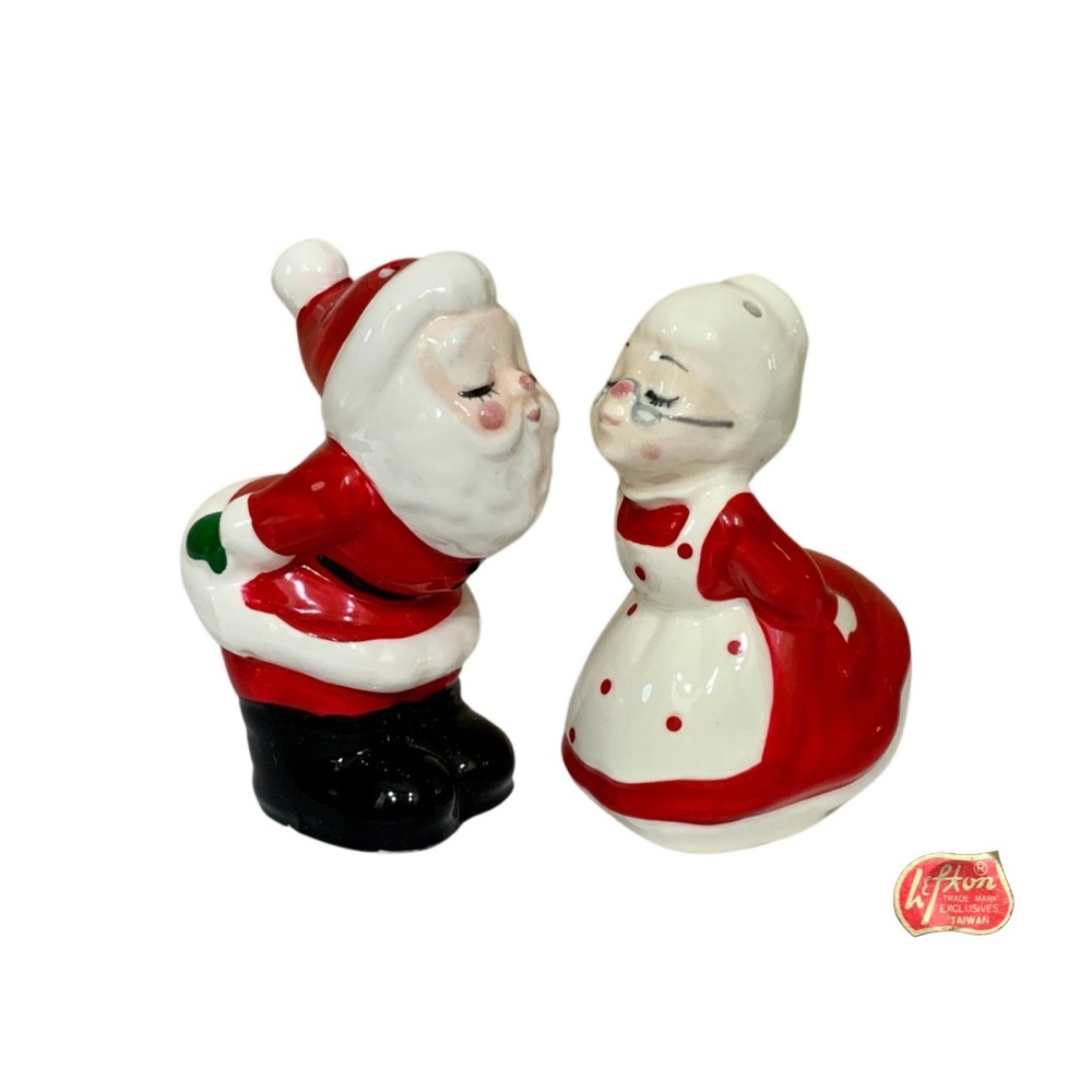 Lefton® "Santa & Mrs. Claus Kissing" Shaker Set, Porcelain, Vintage - (1984)